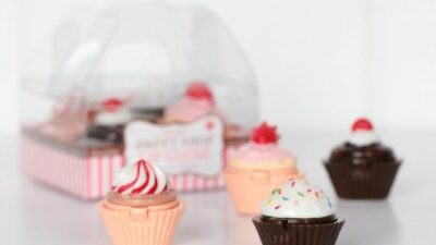 Cupcake lip gloss on table